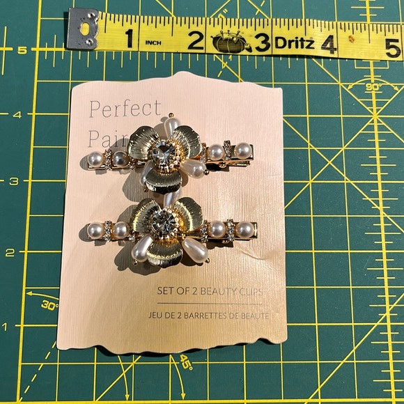 Hair Clips - Picture 1 of 4